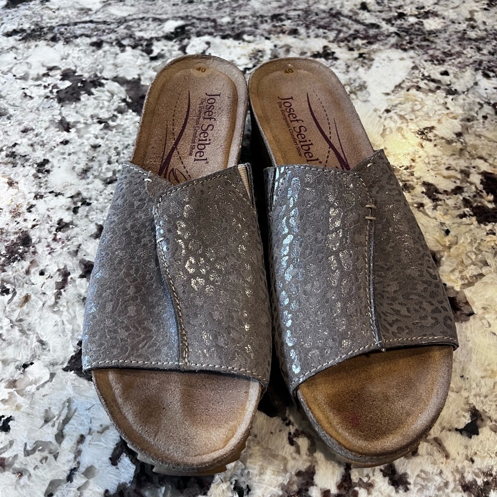 JOSEF SEIBEL Gray Taupe textured Suede Wedge Heel Slides 40
